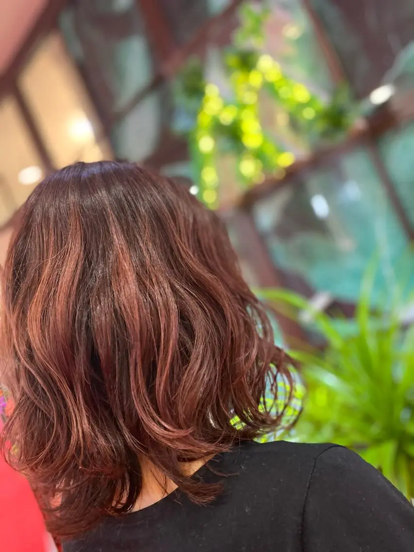 ミディアム パープルカラー レイヤーカット ヘアカラー Style Tのヘアスタイル