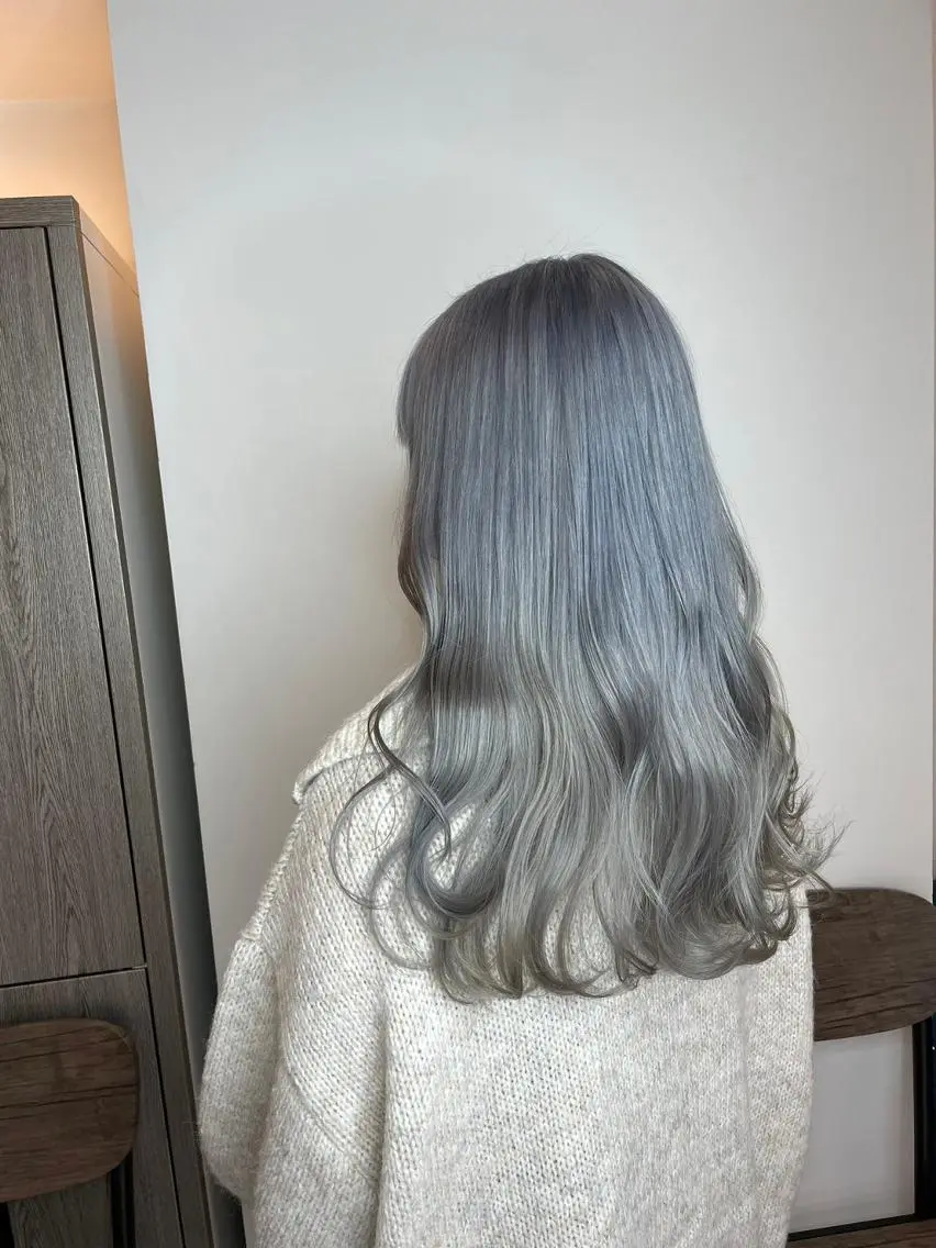 セミロング カラー パーマ ヘアアレンジ アディクシーカラー アッシュ バレイヤージュ ベージュカラー ブリーチ newi grande 横浜店のヘアスタイル