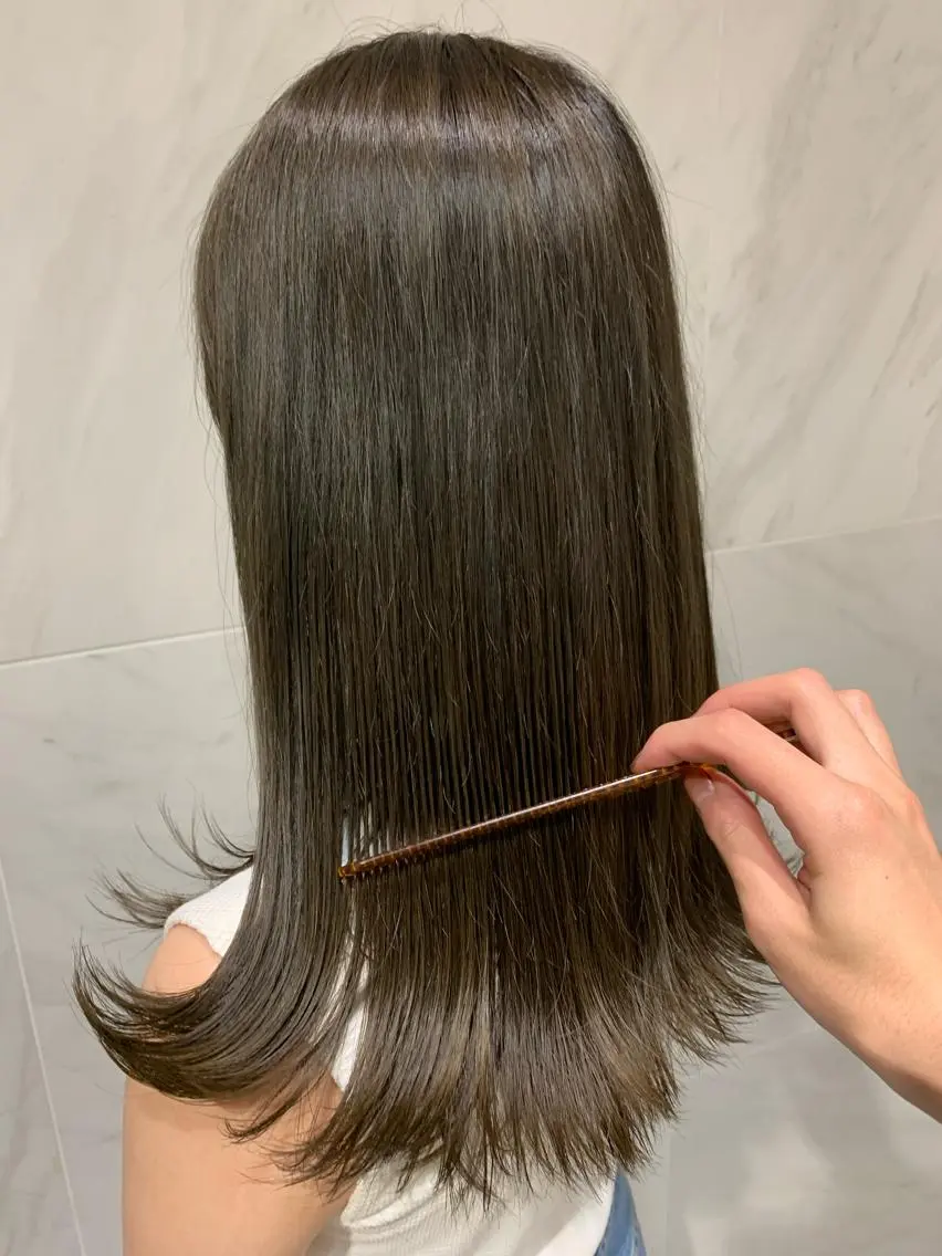 ミディアム カラー グレージュ オリーブグレージュ オリーブグレー チバ タクミのヘアスタイル
