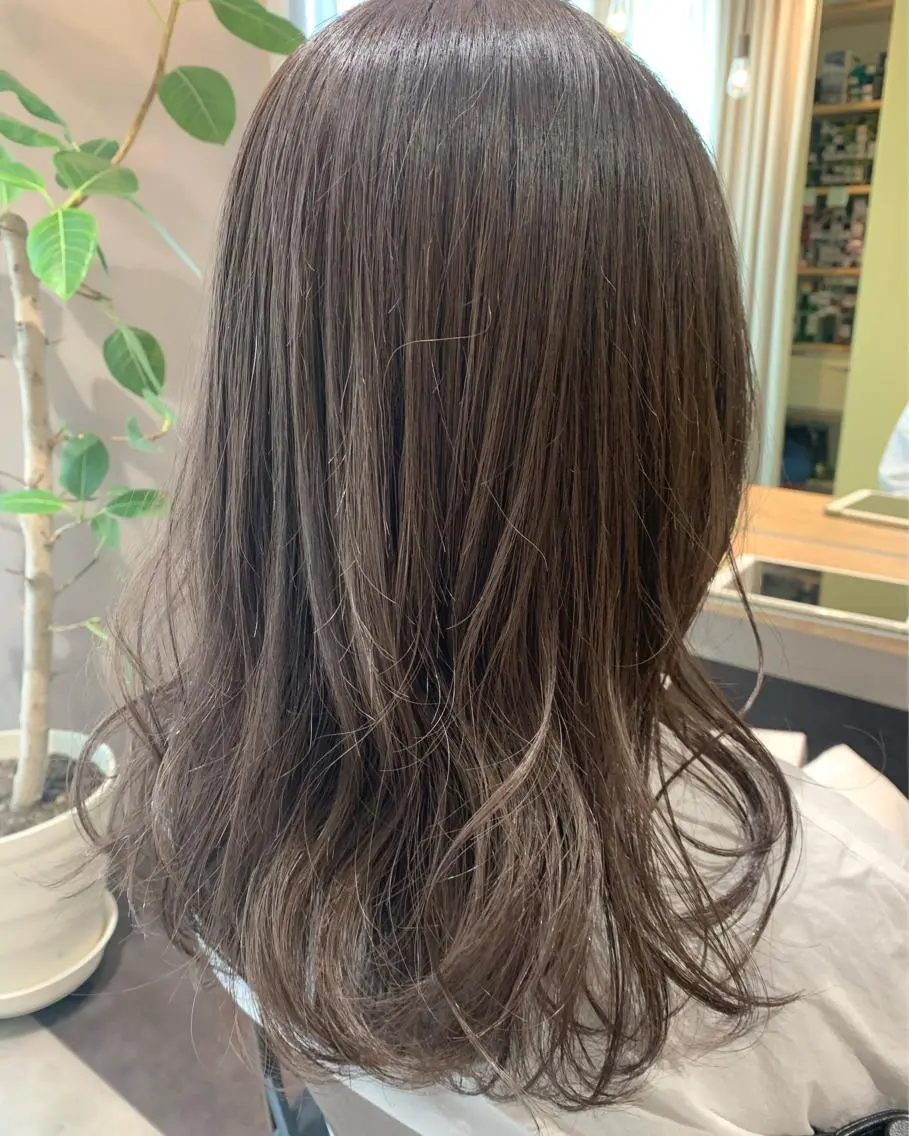 セミロング カラー 透明感カラー グレージュ hubhair レイヤー/透明感のヘアスタイル