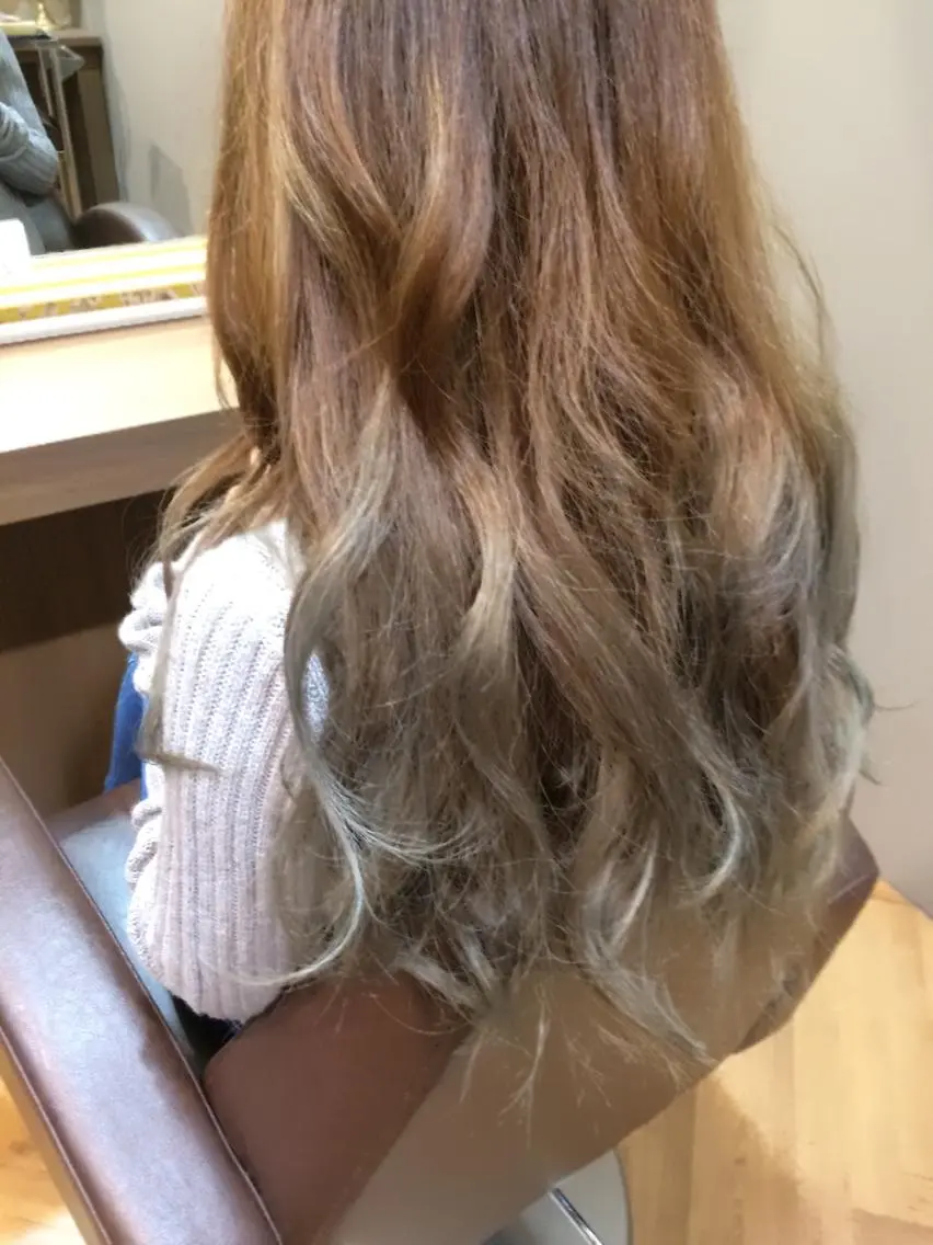 ロング カラー ヘアアレンジ アッシュ グラデーションカラー シルバー シルバーアッシュ パーソナルカラー☆ 永尾拓也のその他イメージ
