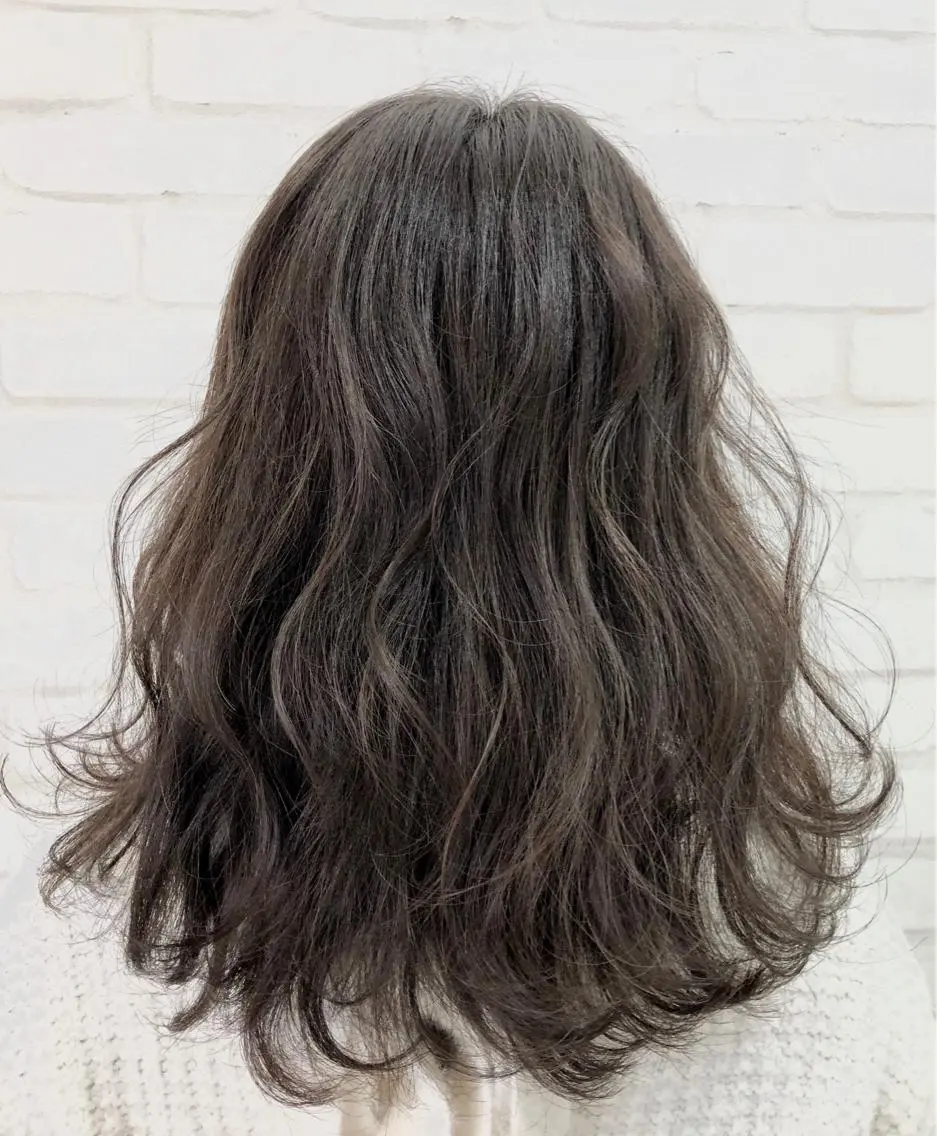 ミディアム 若山 敦のヘアスタイル