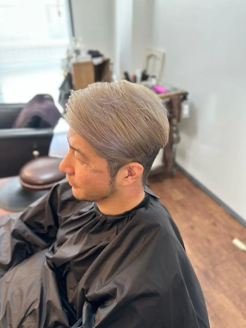 ミディアム カラー メンズ ブロンド カット ヘアカラー トリートメント Luzir⭐︎ GEN⭐︎のヘアスタイル