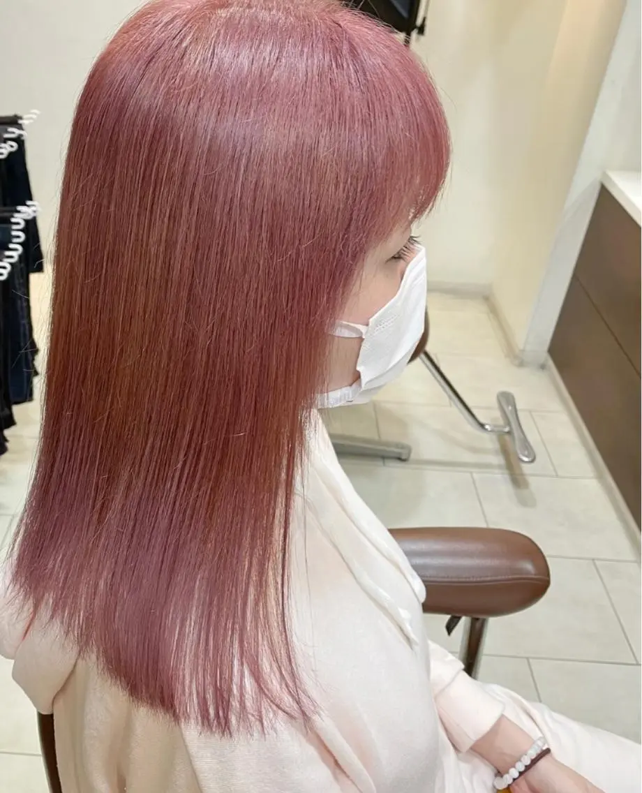 ミディアム カラー ブリーチ ピンクカラー 'comma rinkaのヘアスタイル