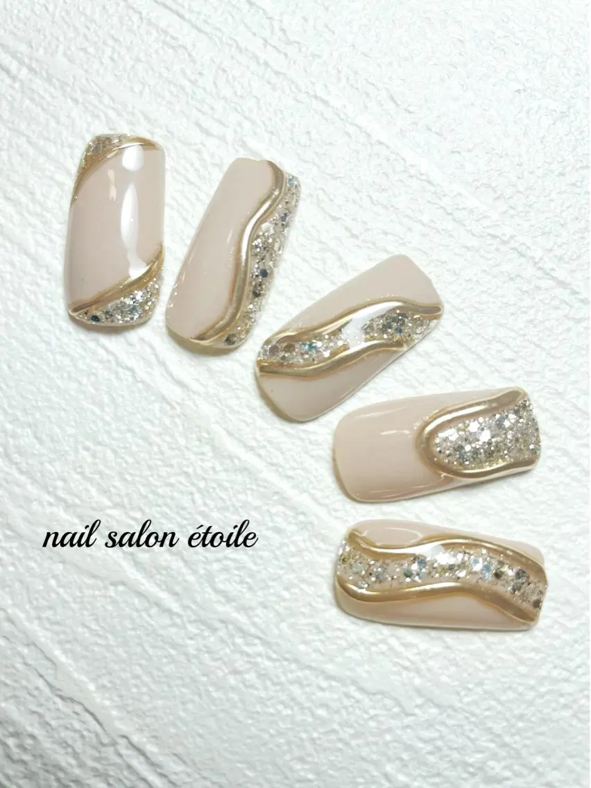 ネイル アートネイル ブラウン ジェルネイル ゴールド キラキラネイル ハンドネイル nail salon étoileのネイルデザイン