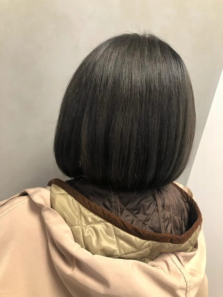 ショート カラー hisano / ハイトーン・透明感のヘアスタイル
