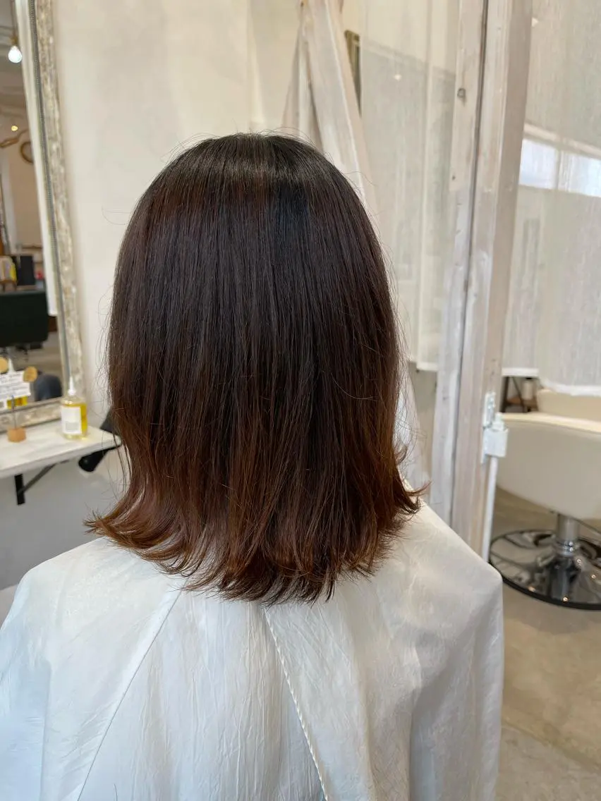 セミロング 外ハネヘア 上井 裕登のヘアスタイル