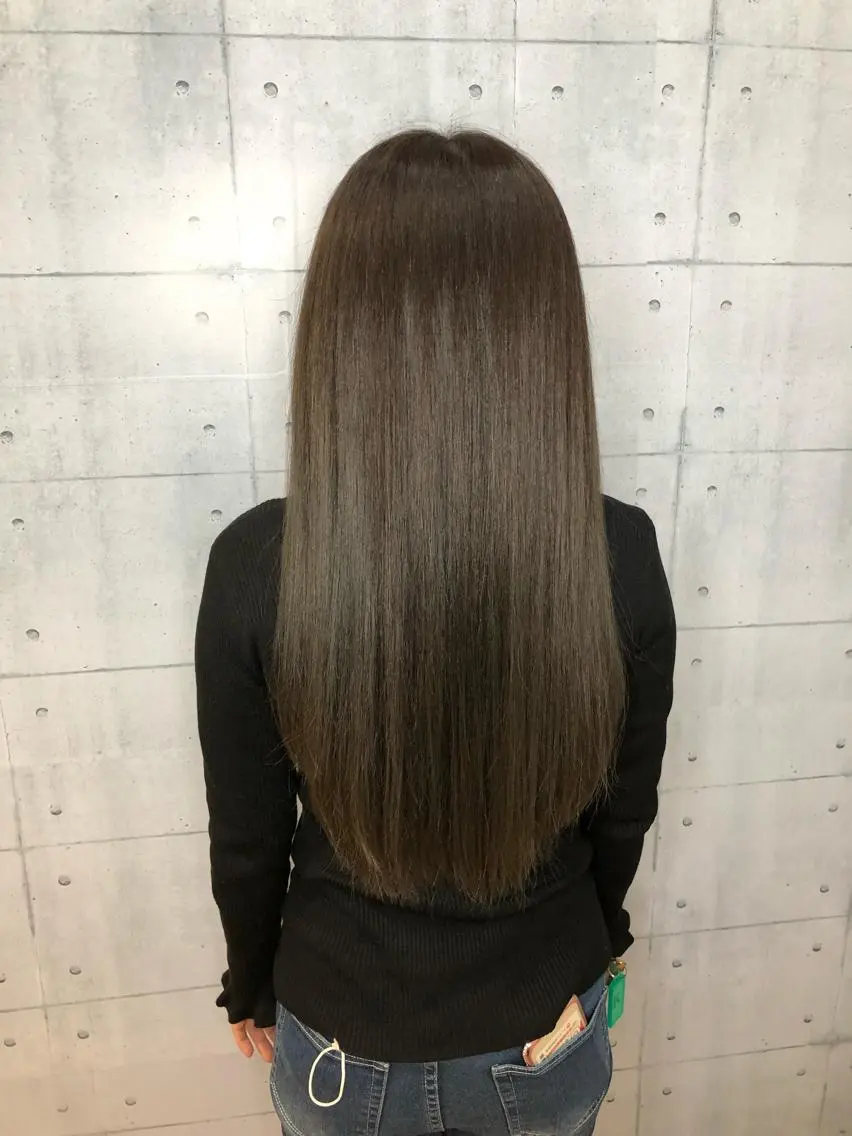ロング カラー ブリーチ グレージュ ロング カット ヘアカラー トリートメント 金沢 広美のヘアスタイル