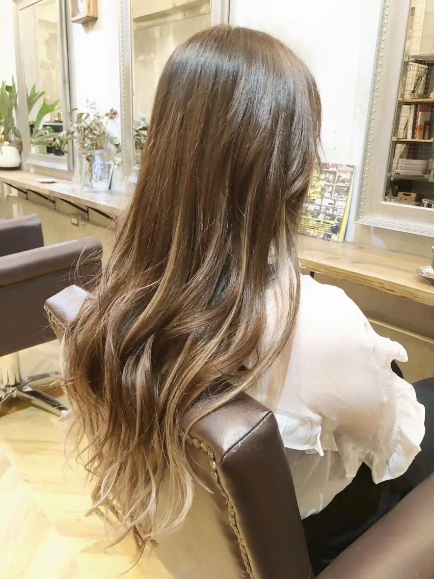 ロング カラー バレイヤージュ ベージュカラー ブラウンカラー ブラウンベージュ レイヤーカット エクステ指名No.1 【店長】橘田のヘアスタイル