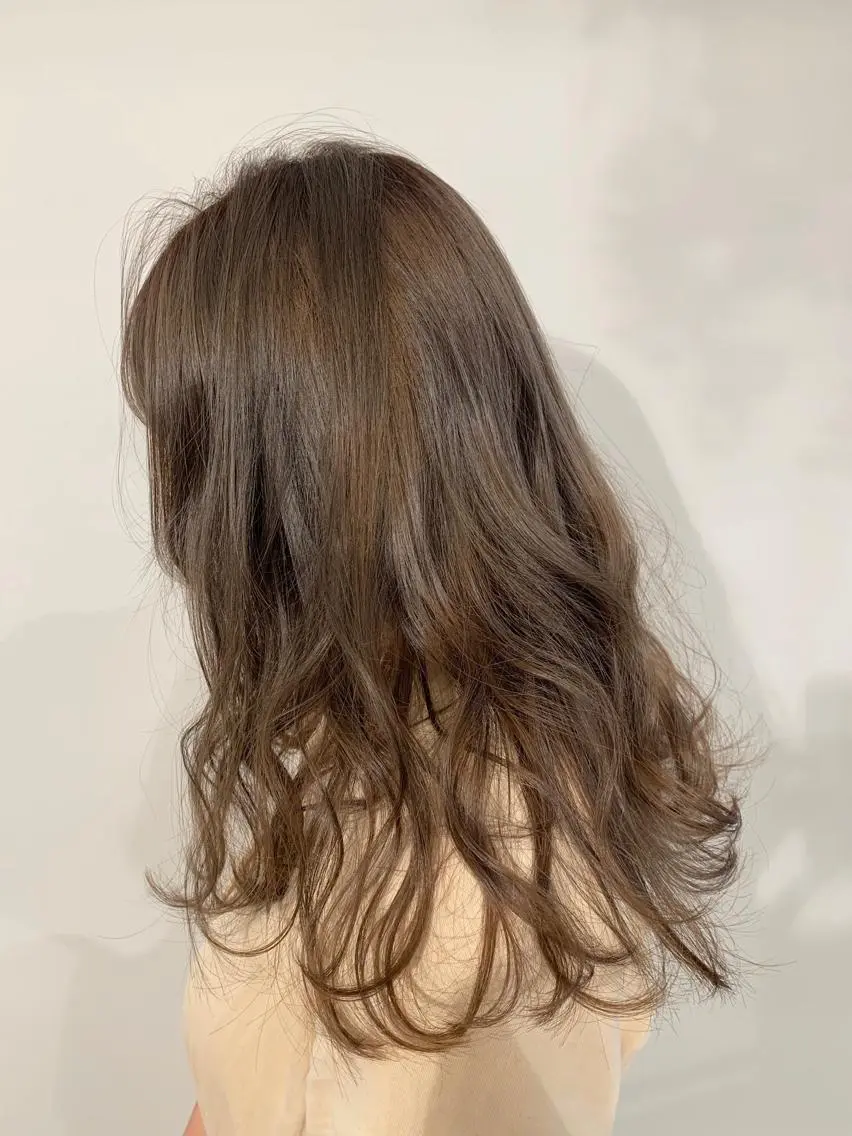 ロング カラー パーマ ヘアアレンジ ベージュカラー ブリーチ ブラウンカラー ブラウンベージュ 加藤 綾華のヘアスタイル