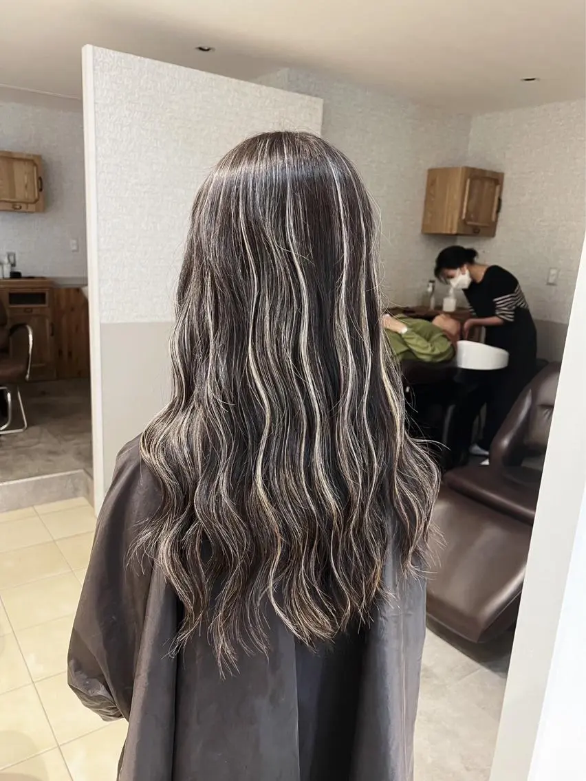 ロング カラー ダークグレー ダークグレージュ グレージュ ハイライトカラー ハイライト 指名数No.1 /NAOYAのヘアスタイル