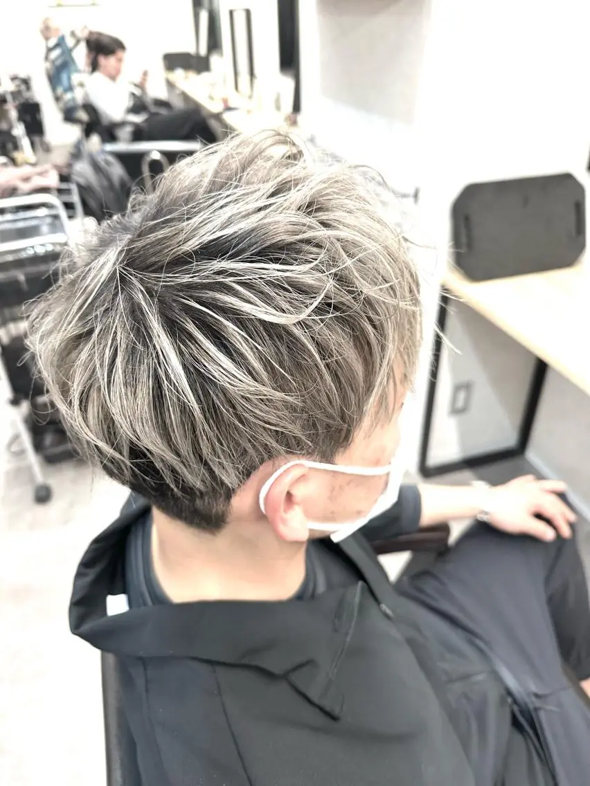 ショート メンズ シールエクステ メンズバレイヤージュ メンズブリーチ メンズハイライト エクステ シール、 ハネエクステのヘアスタイル