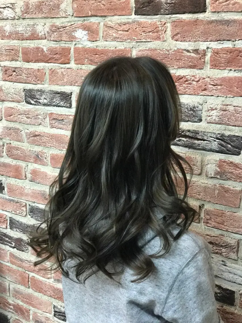 セミロング カラー アッシュ 市村 正義のヘアスタイル