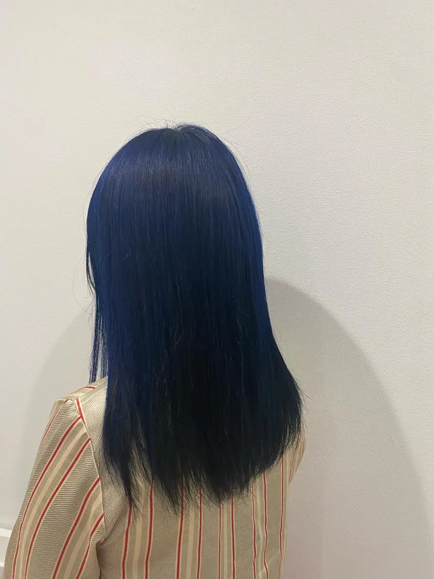 カラー ブリーチ ブルーカラー 漆崎 相美のヘアスタイル