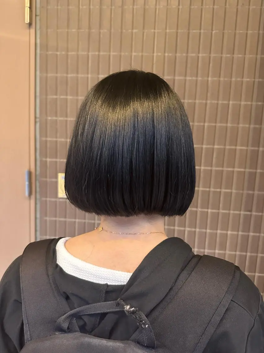 ミディアム カラー ダークグレー 清水 遥香のヘアスタイル
