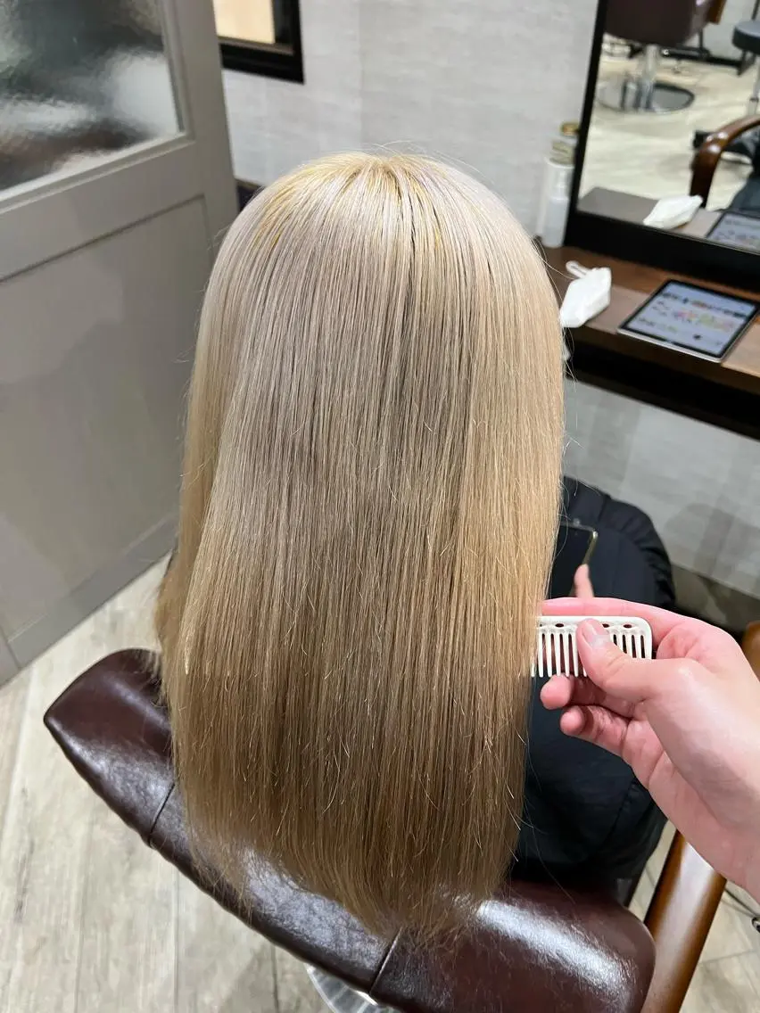 セミロング カラー ヘアアレンジ ベージュカラー ブリーチ ミルクティーベージュ トリートメント ヘッドスパ 顔まわり職人🇰🇷 韓国ヘア/KAITOのヘアスタイル