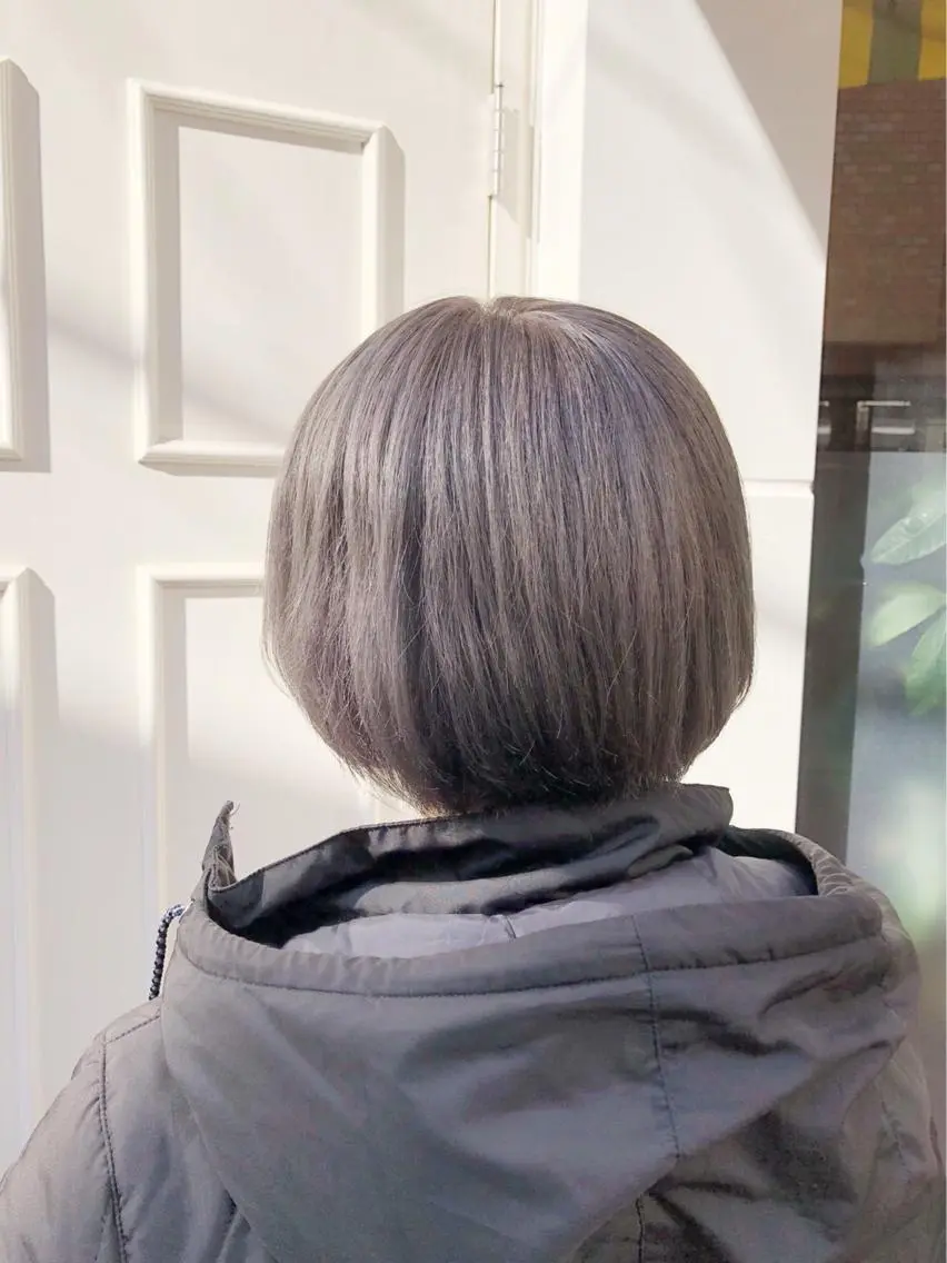 ショート カラー グレージュ Blanco Color&Careのヘアスタイル