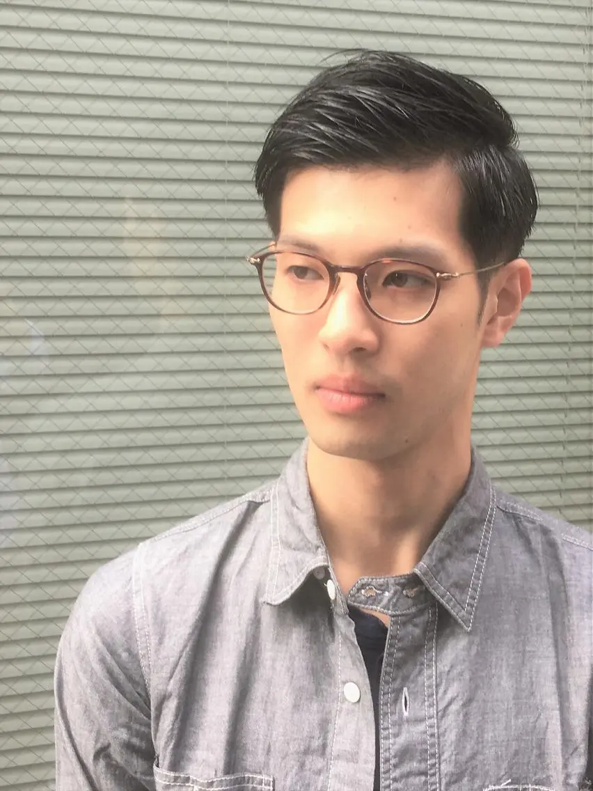 メンズ メンズバレイヤージュ メンズブリーチ センターパート フェードカット メンズハイライト エリアNo.1人気✨ ブリッツレボ☘️のヘアスタイル
