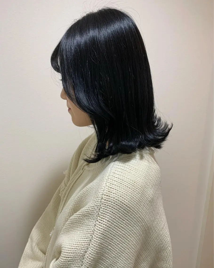 ミディアム カラー ヘアアレンジ 黒髪 ブルーカラー ブルーブラック カット ヘアカラー 髪質改善支持率 No. 1✨mayuのヘアスタイル