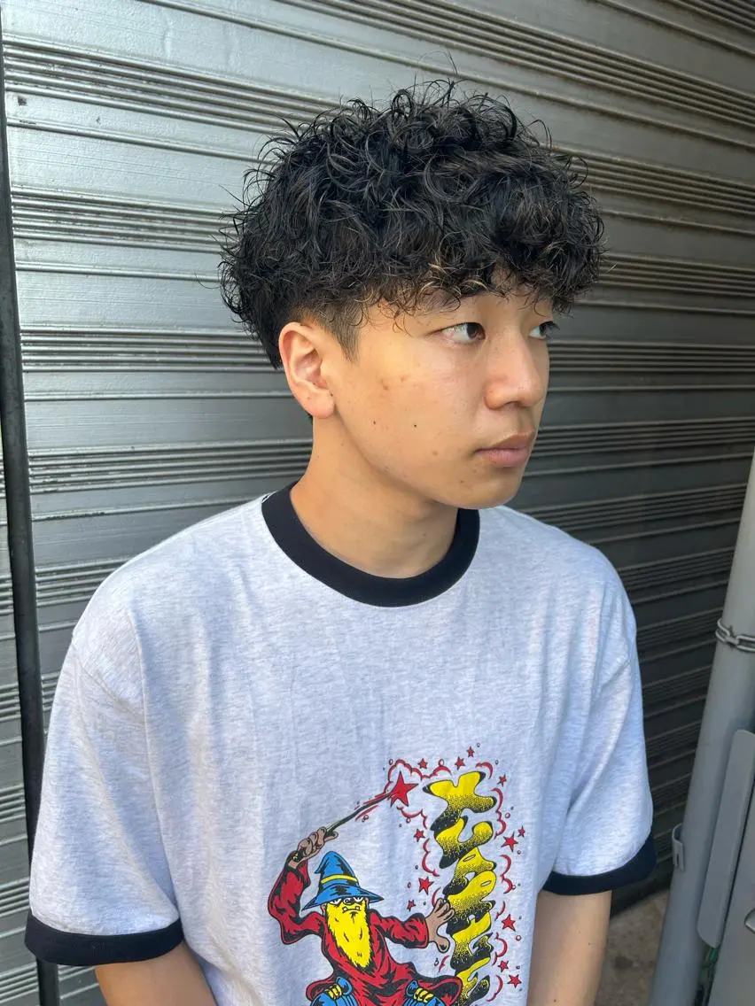 ショート パーマ メンズ メンズブリーチ メンズハイライト メンズインナーカラー メンズパーマ プードルパーマ 💈メンズ短髪特化 ✂︎伊藤大輝💈のヘアスタイル
