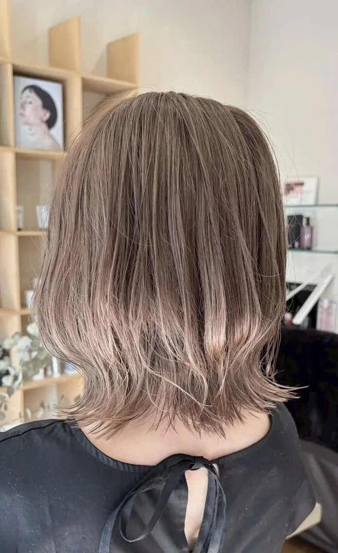 ミディアム ブリーチなしWカラー ☆宮部楓奈のヘアスタイル