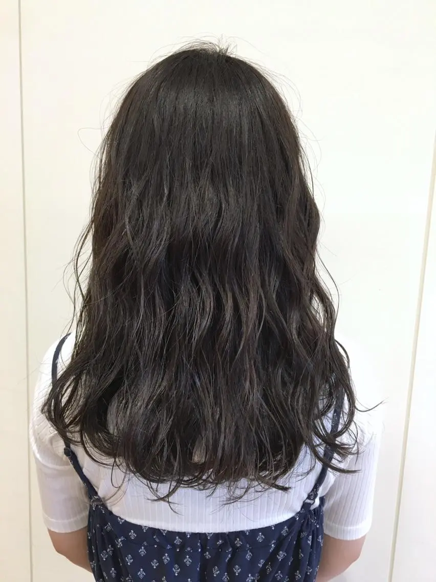 セミロング カラー グレージュ ケアブリーチ 坪井佑樹のヘアスタイル