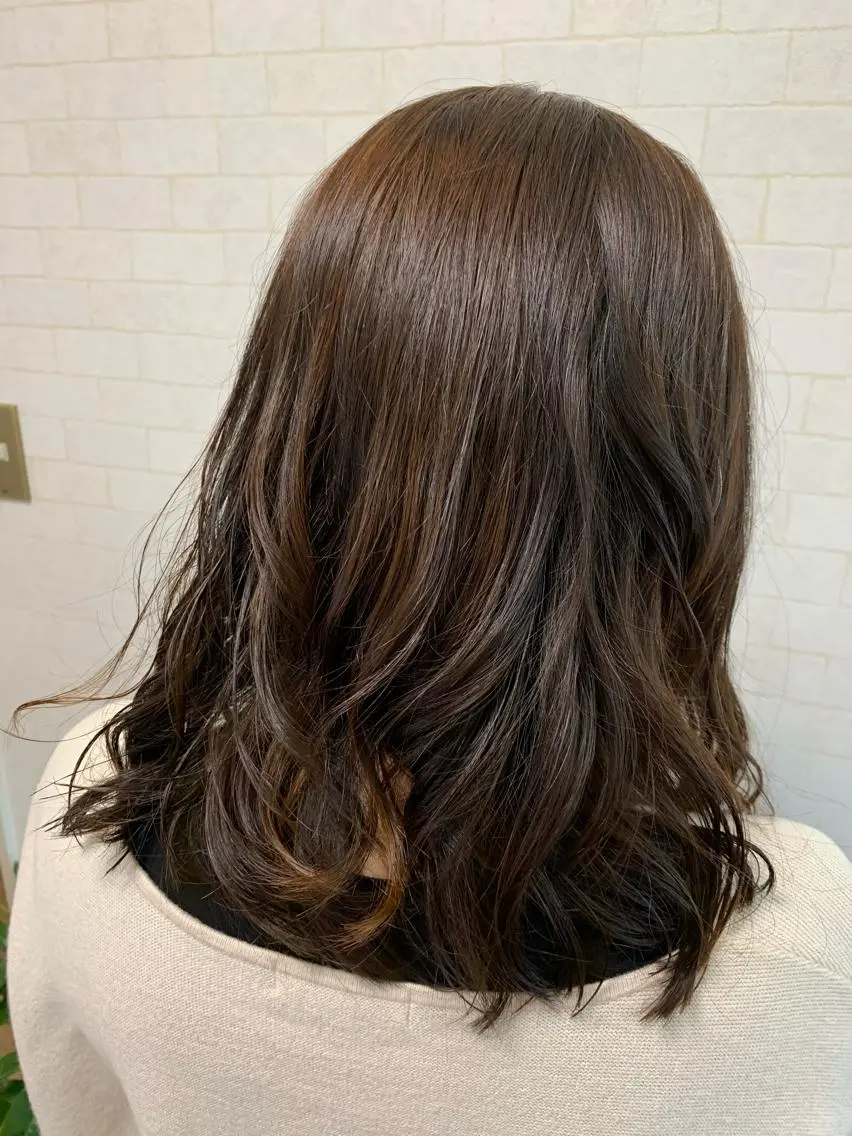 ミディアム カラー パーマ ミディアムパーマ トリートメント 中本 愛理のヘアスタイル