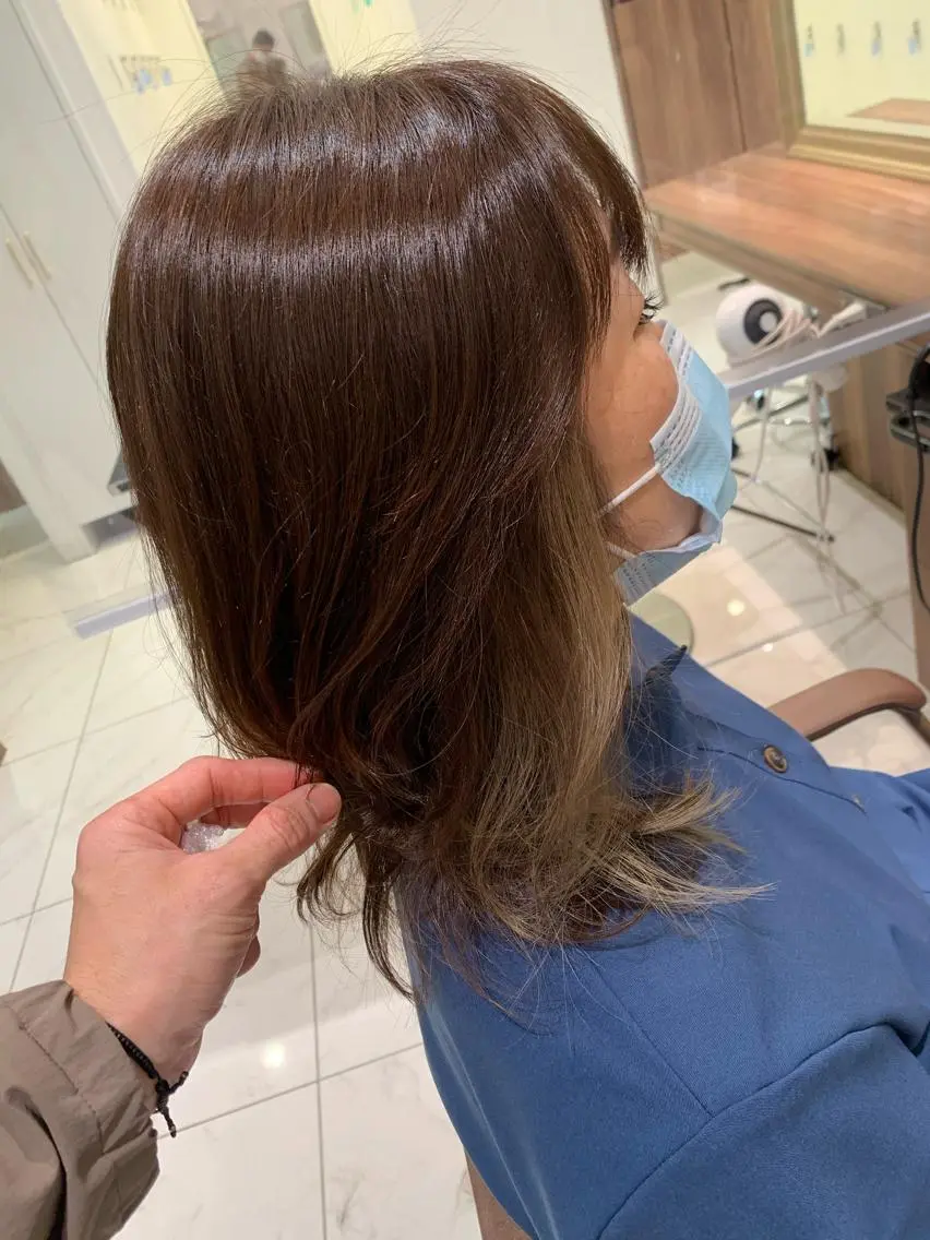ミディアム カラー ブリーチ 飯田 真澄のヘアスタイル