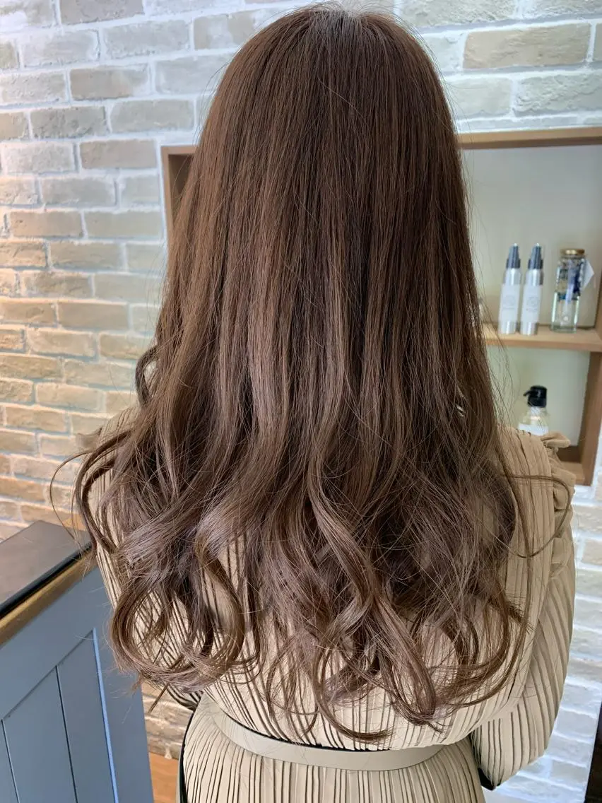 セミロング ヘアカラー リンネ 甲東園のヘアスタイル