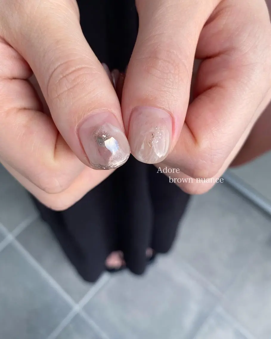 ネイル ブラウン クリアネイル ミラーネイル ニュアンスネイル シンプルネイル ハンドネイル Nail Adore.のネイルデザイン