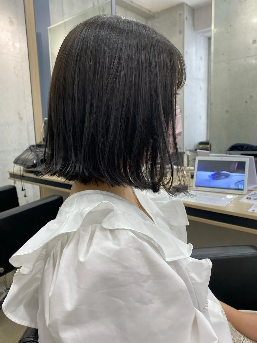 ショート カラー オリーブ/アッシュ やわらか透明感カラーのヘアスタイル