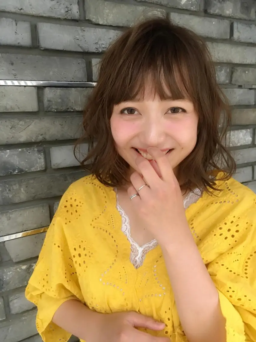 ミディアム カラー 透明感カラー シースルーバング 榎園 由美のヘアスタイル