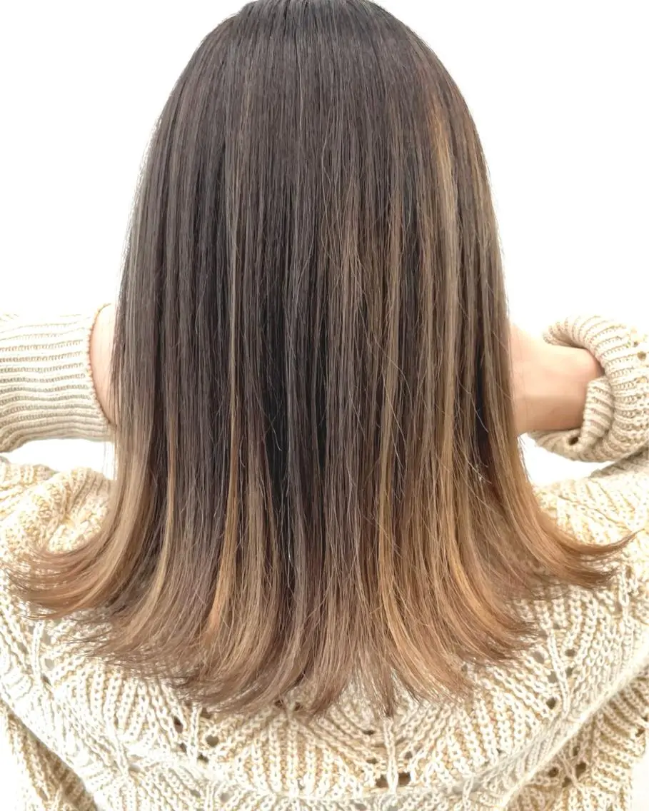 ミディアム カラー ヘアアレンジ バレイヤージュ ベージュカラー ブリーチ レイヤーカット 🦄インナーカラー 🦄貫井彩花のヘアスタイル