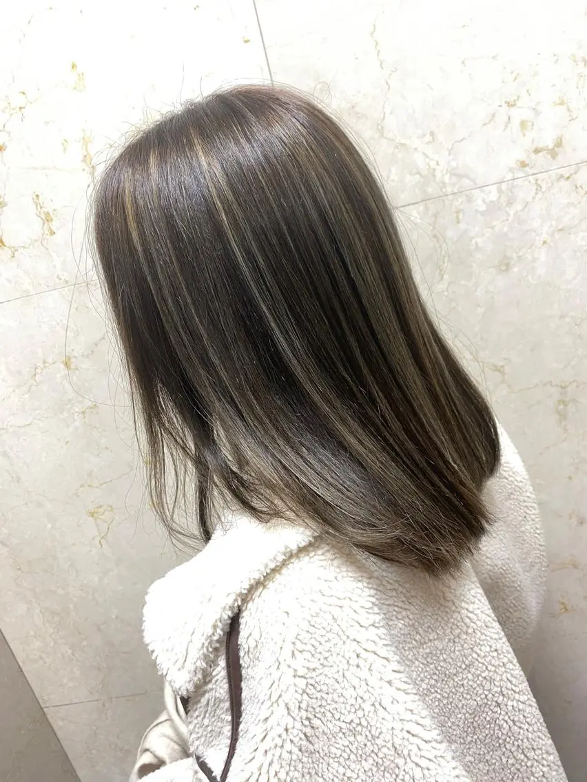 ミディアム カラー ブリーチ ハイライトカラー ハイライト 襟足でお悩みの方✂︎ くびれ職人ハシモトのヘアスタイル