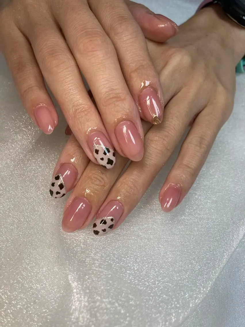 ヘアアレンジ ネイル マツエク・マツパ ハンドネイル 荒木 莉奈のネイルデザイン