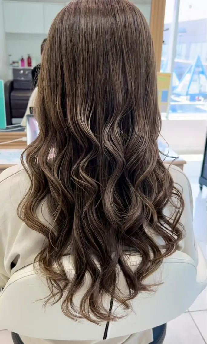 ロング ハイライト カット ヘアカラー トリートメント 🫧岩﨑 幸恵🧸🫧のヘアスタイル