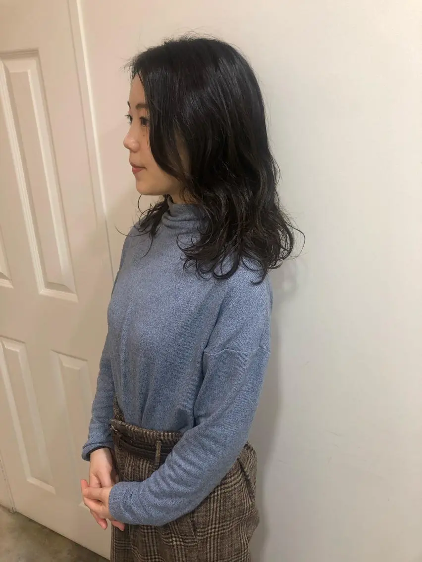 セミロング カラー パーマ カット ヘアカラー パーマ トリートメント MIOベージュカラー 柔らかいカラーのヘアスタイル