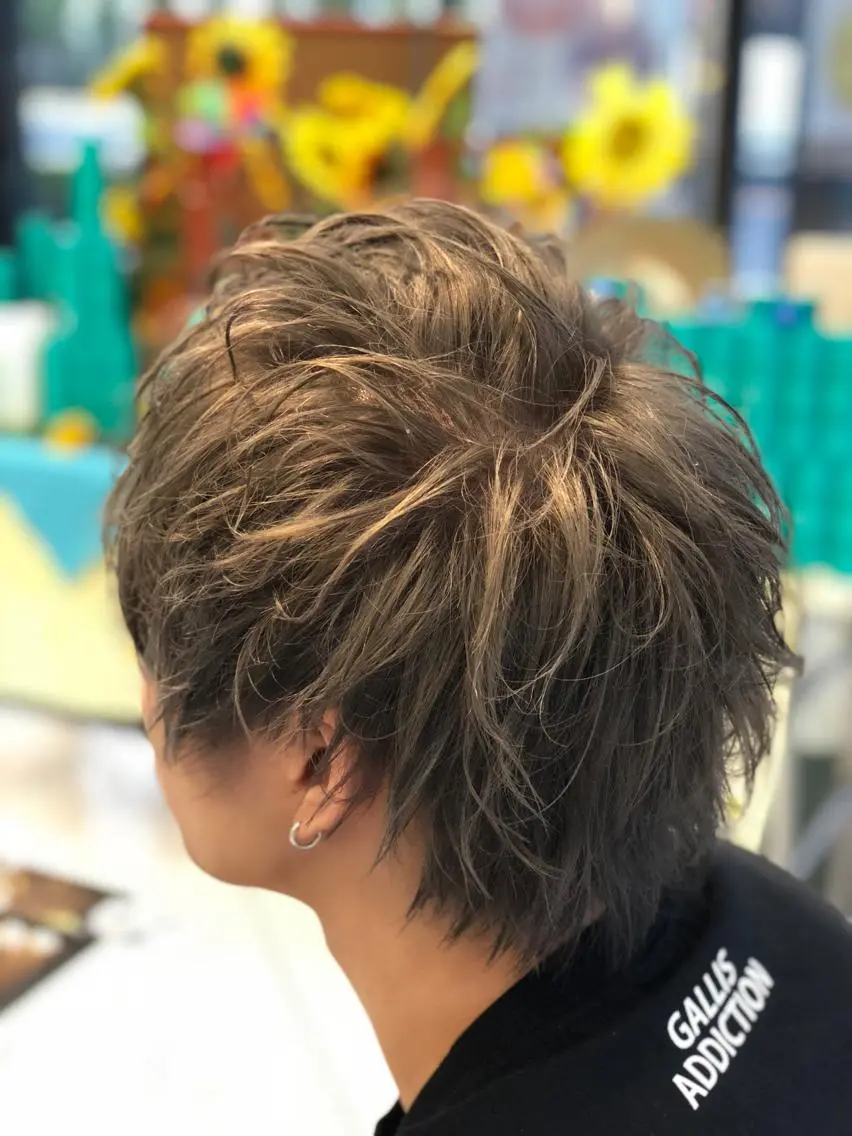 ショート カラー ショートヘア ウルフカット 斉藤 翔平のヘアスタイル