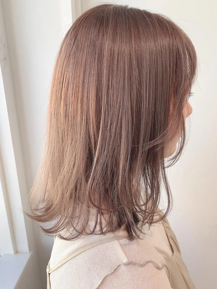 セミロング カラー ベージュカラー ミルクティーベージュ クスカワ ノリエのヘアスタイル