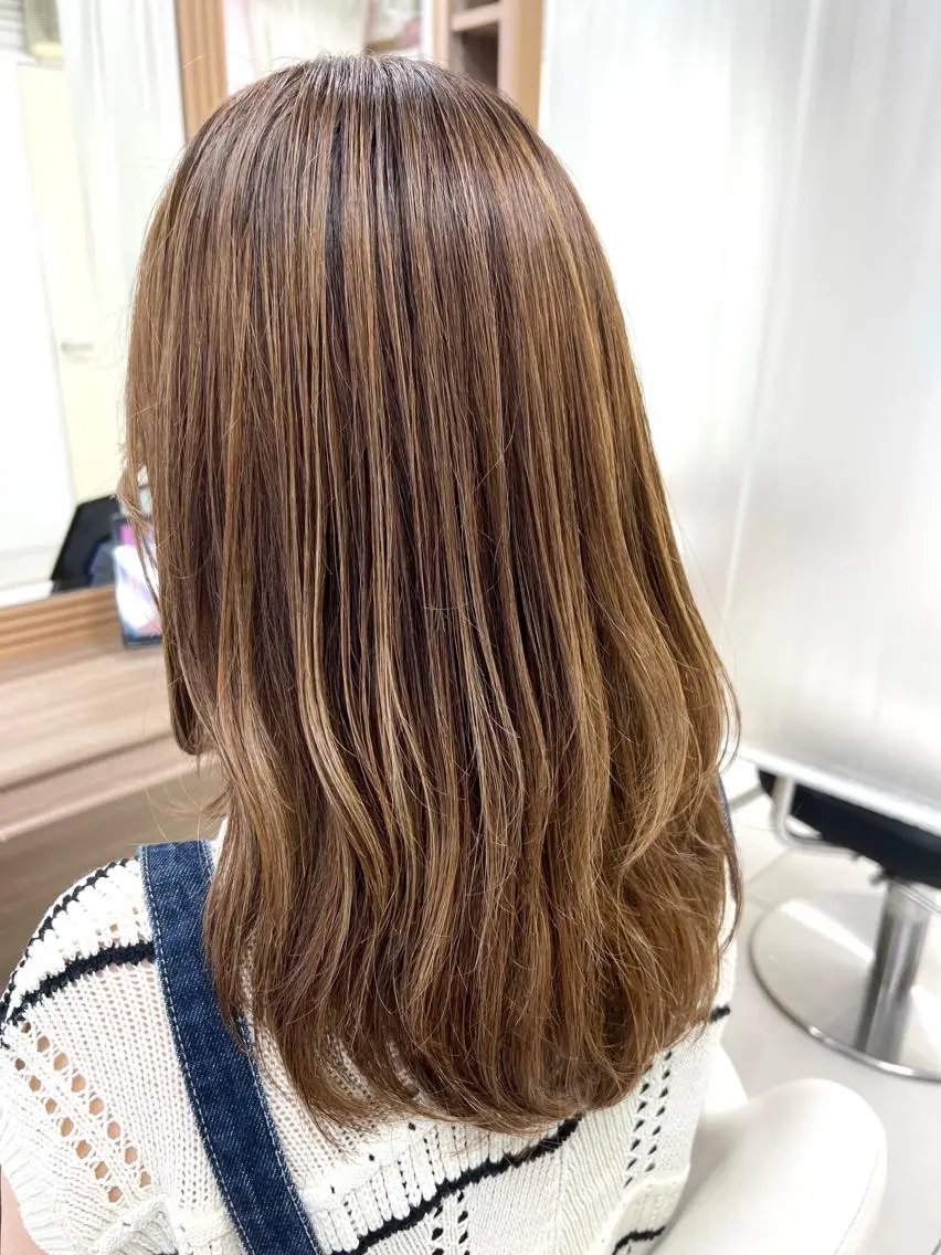 セミロング ハイライト 🫧岩﨑 幸恵🧸🫧のヘアスタイル