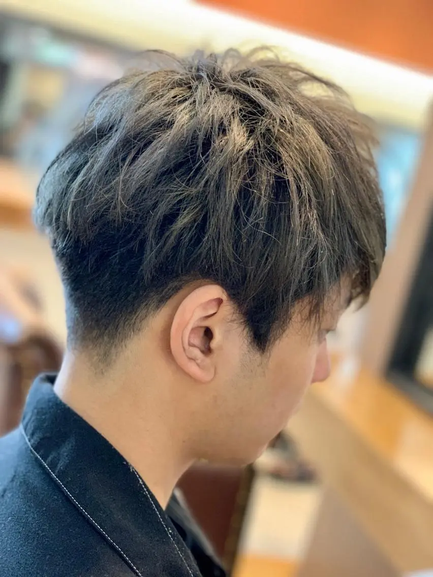 ショート カラー ブリーチ レイヤーカット 廣瀬 智志のヘアスタイル