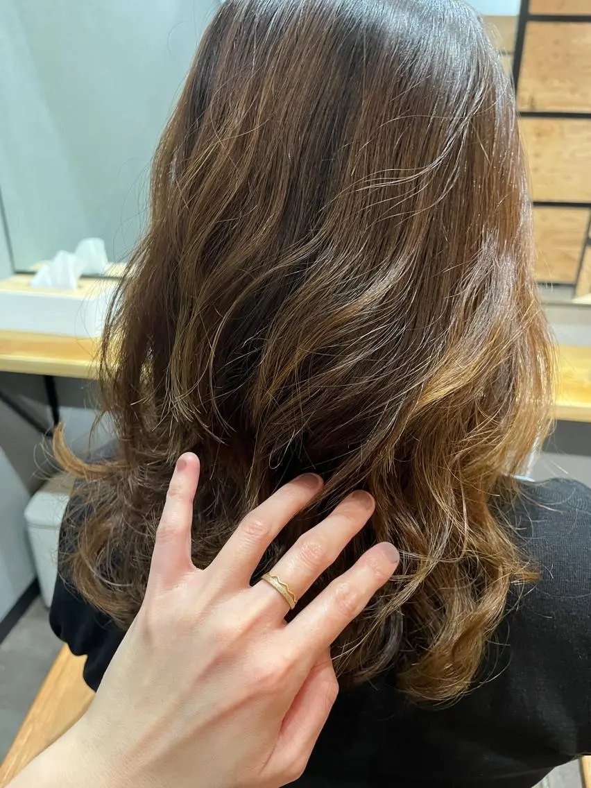 セミロング カラー パーマ ヘアアレンジ メンズ キッズ ネイル マツエク・マツパ アイブロウ メンズブリーチ メンズハイライト メンズインナーカラー メンズ韓国風 ブリーチ 久木原 ゆりのヘアスタイル