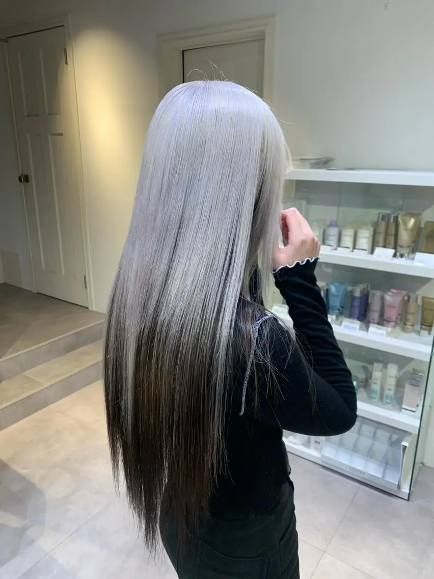 カラー ブリーチ 伊藤 りいなのヘアスタイル