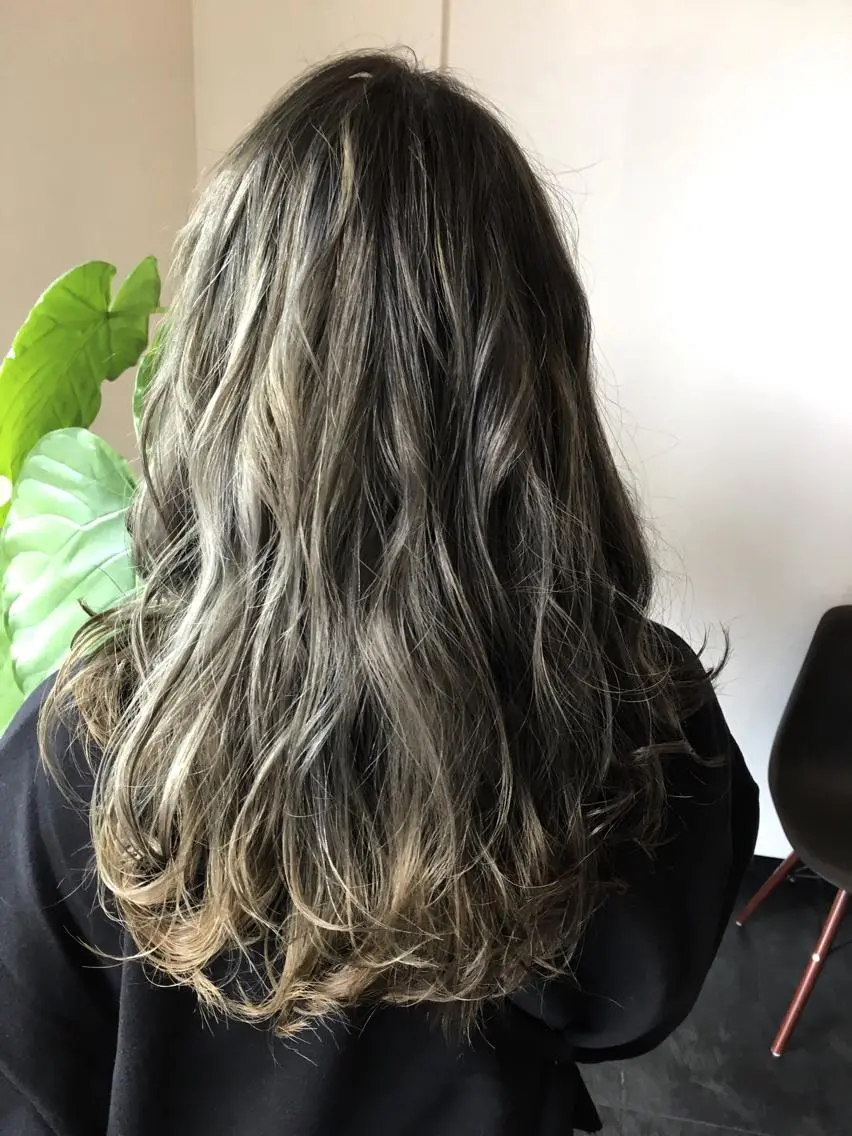 セミロング カラー グレージュ ミント 川合 勇気のヘアスタイル