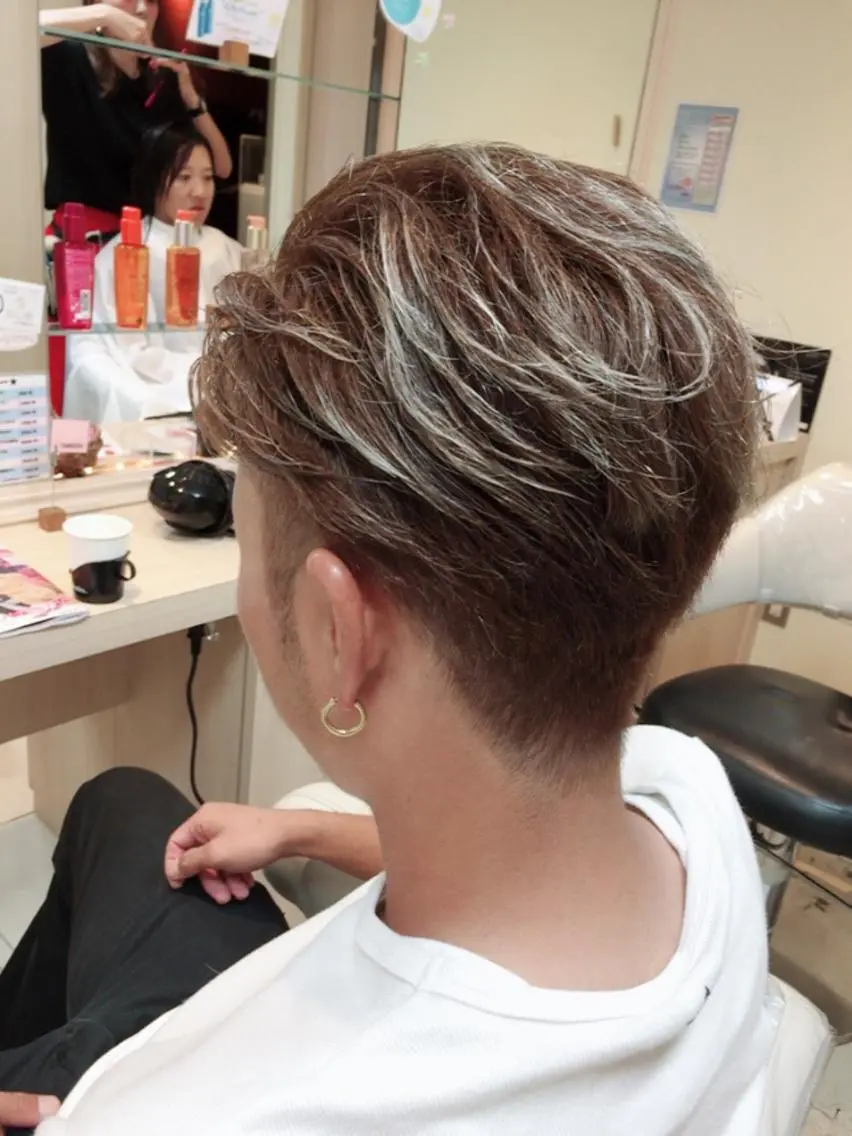 カラー メンズ メンズハイライト アッシュ ベージュカラー 透明感カラー ハイライトカラー ✨️💎山口 真依💎✨️のヘアスタイル