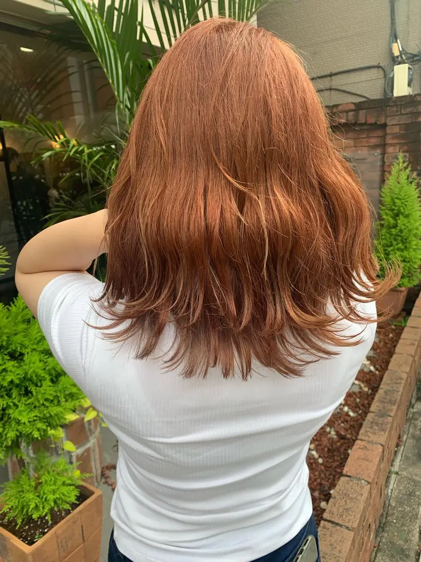 ミディアム カラー ベージュカラー ブリーチ オレンジ オレンジベージュ ヘアカラー SHIAN 八王子👼鬼塚さやかのヘアスタイル