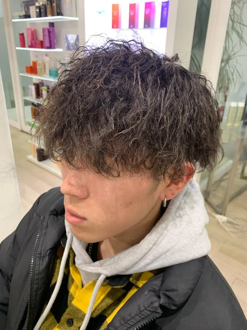 ショート メンズ メンズパーマ メンズツイストパーマ ツイストパーマ カット パーマ レイヤーカット 西村あきやのヘアスタイル
