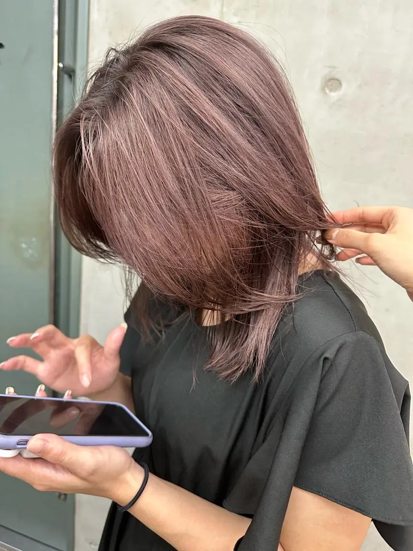 セミロング カラー グレージュ ラベンダーカラー ラベンダーグレージュ ラベンダーグレー ピンクカラー SALTWATER AYARIのヘアスタイル