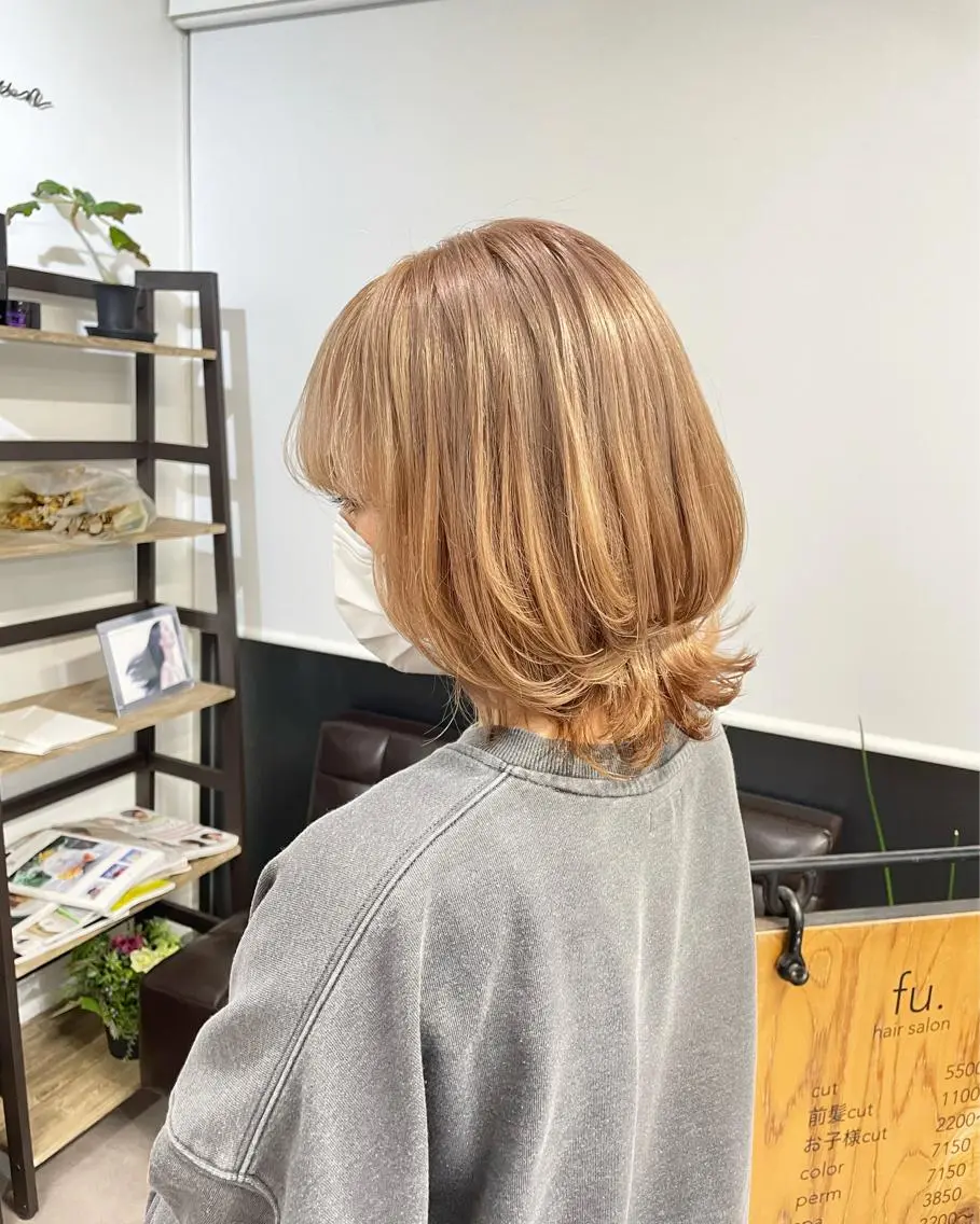 ショート カラー ベージュカラー monami 山本華菜のヘアスタイル