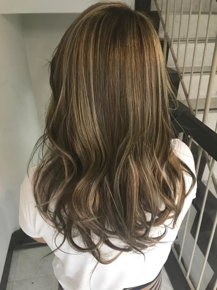 ロング カラー ハイライトカラー ハイライト 伊藤 優希のヘアスタイル